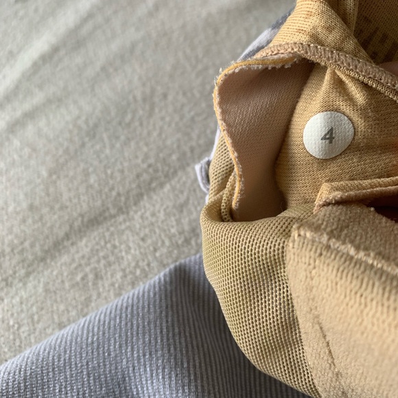 Lululemon Power Y Tank with cups in Lilac / Grey - Picture 5 of 9